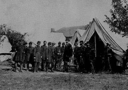 Abraham Lincoln talking to soldiers