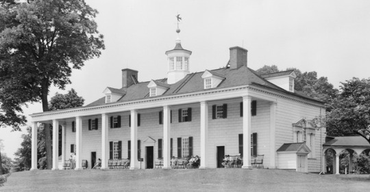 Mount Vernon in black and white