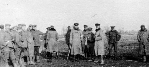 British and German soldiers meeting on Christmas